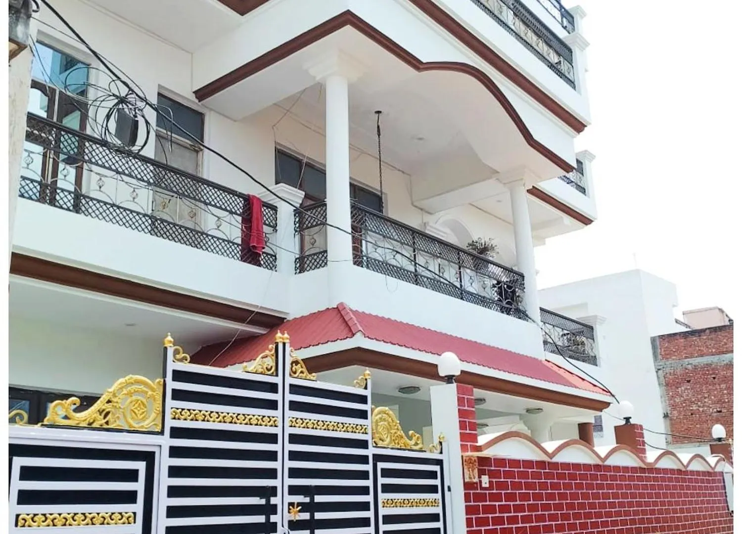 Varanasi Hotel # Varuna Stay Varanasi Near Varuna River And Kashi Vishwanath Temple -Restaurant & Parking Facilities Wifi Service - A Premium Hotel In Varanasi India